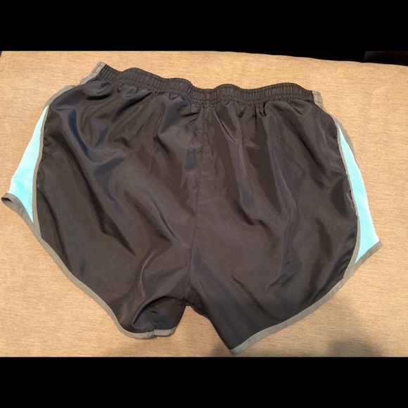 Nike running shorts - Picture 2 of 3